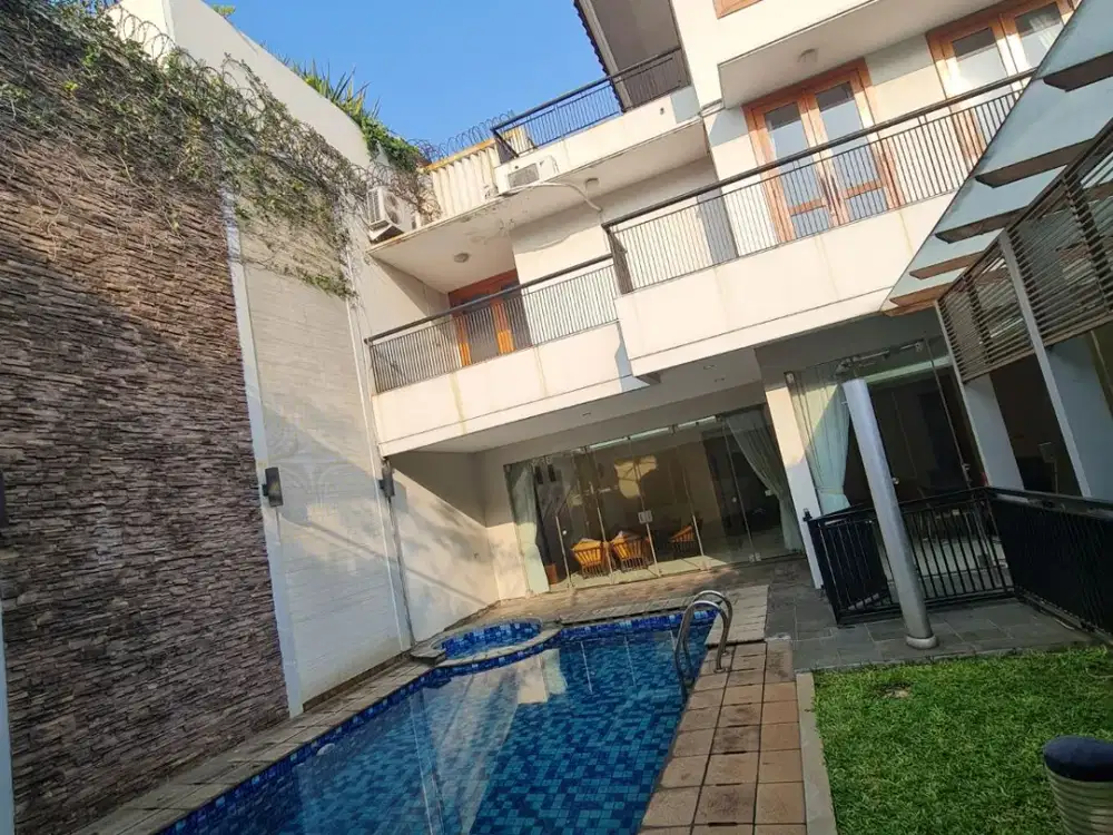 Luxury Family House for Rent in Pondok Indah – With Pool & Garden