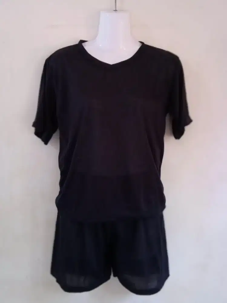 Baju kaos set celana pendek