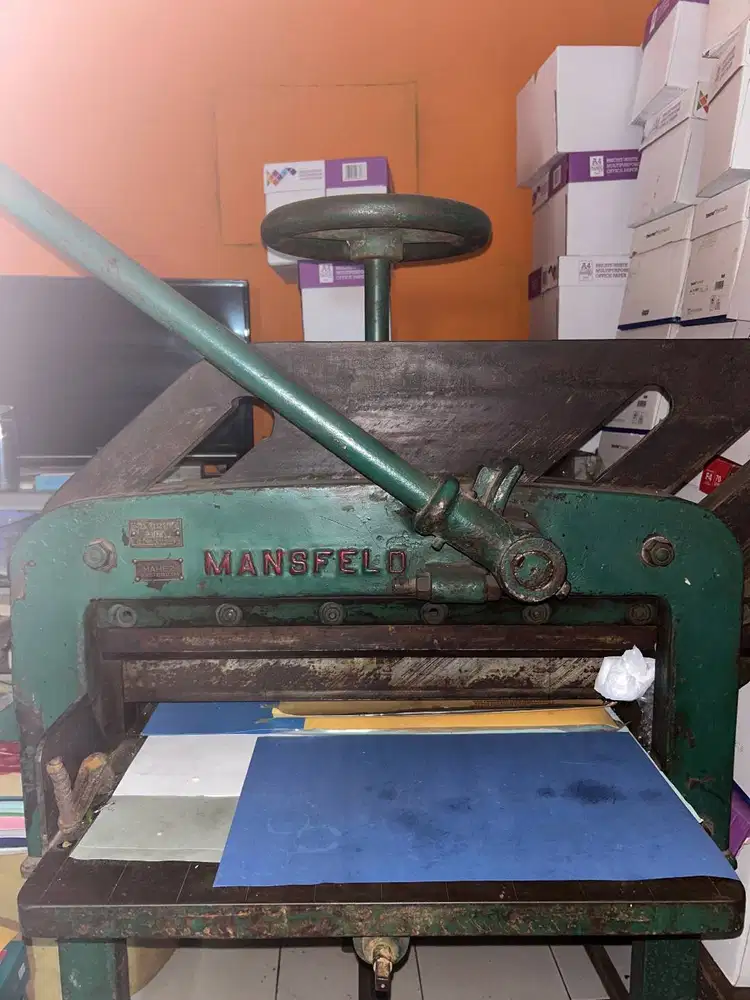 dijual mesin potong buku/kertas untuk usaha percetakan atau fotocopy.