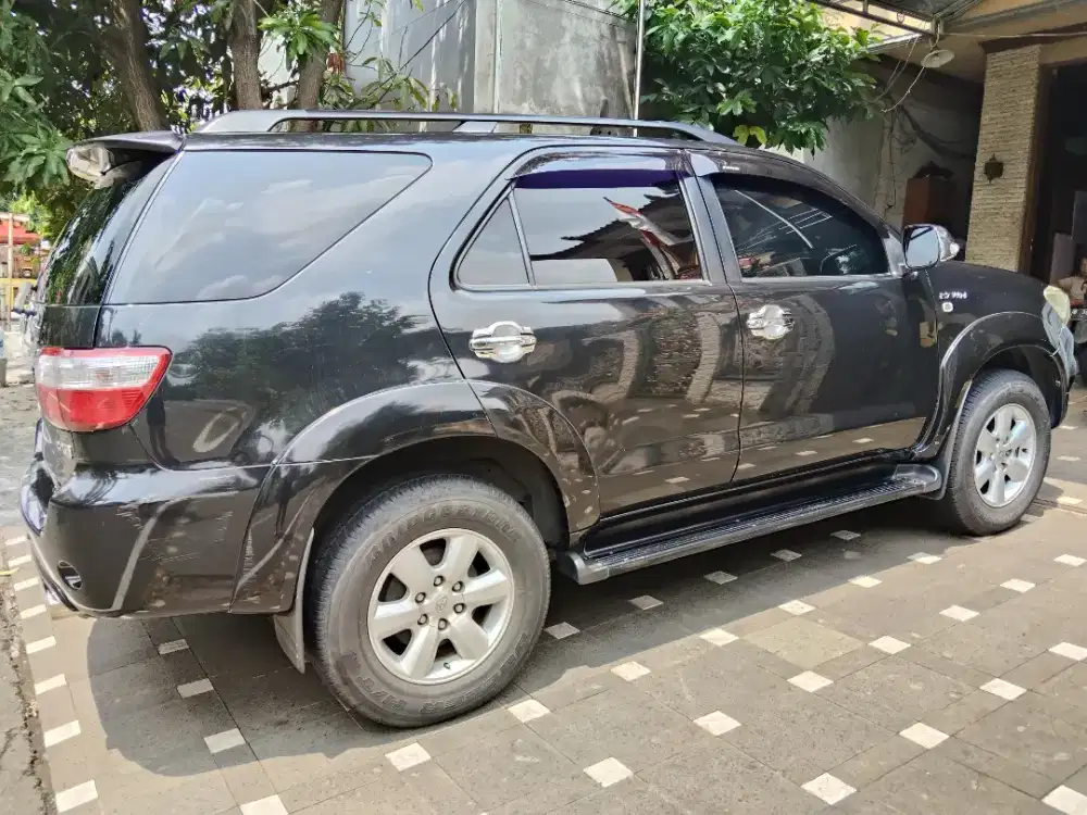 Dijual Fortuner Luxury 2.7 G Bensin 2010 Hitam