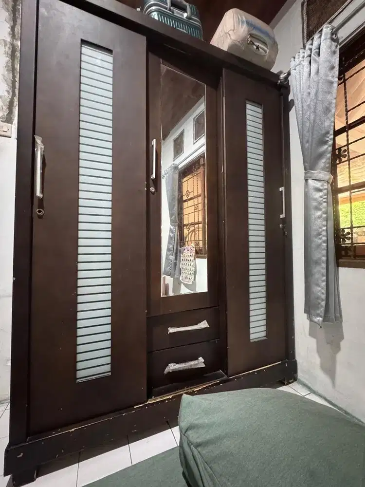 Lemari Pakaian Sliding Besar