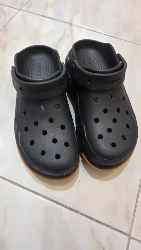 Sendal Crocs Classic Mega