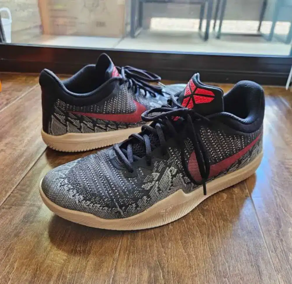 Sepatu basket Nike Kobe Mamba Rage