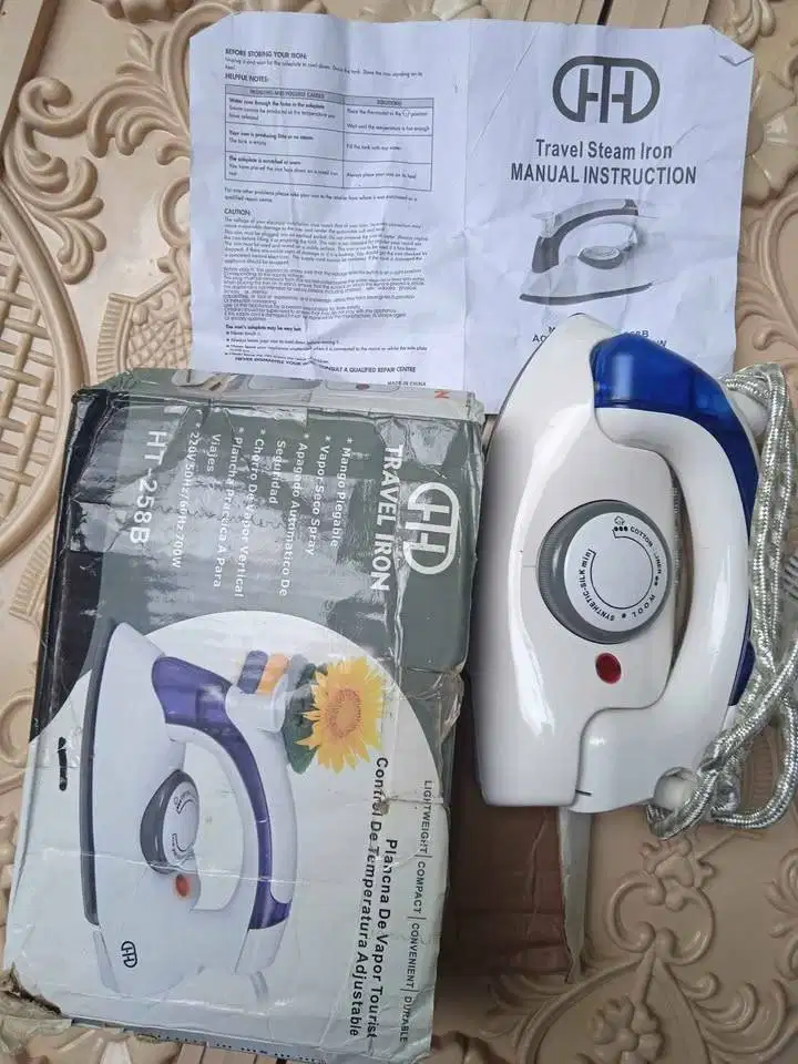 Setrika uap perjalanan mini - iron travel