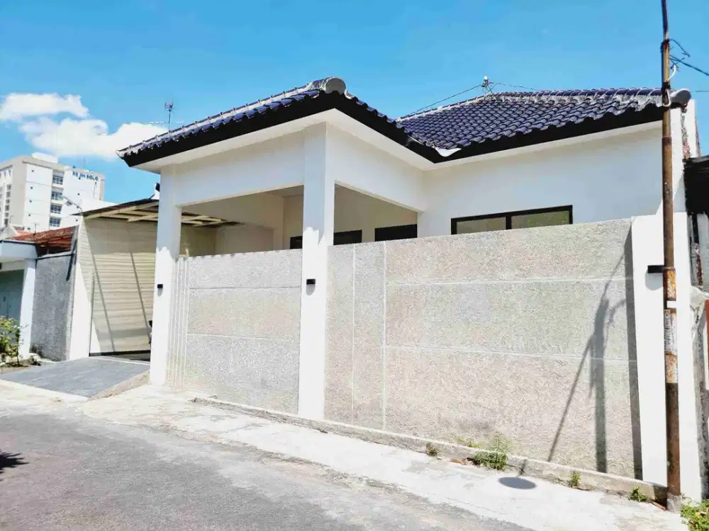 Rumah Mewah 182m² Finishing Strategis Lingkungan Perumahan Solo Kota