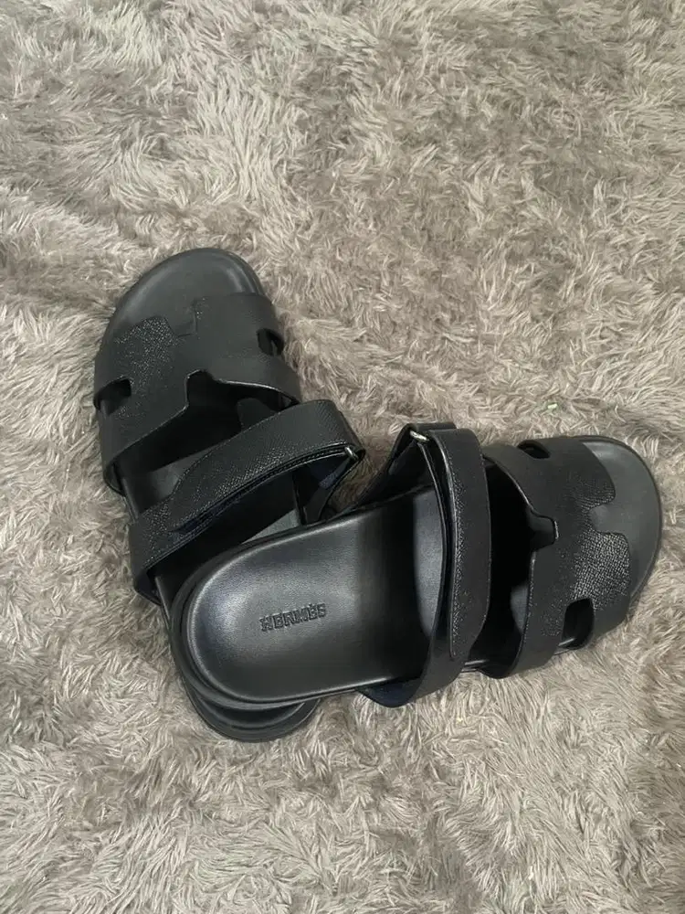 Sendal hermes pria