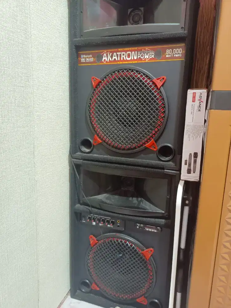 Dijual speaker aktif akatron baru pakai 5 bulan masih ada garansi