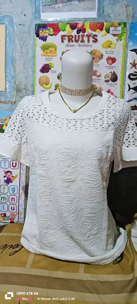 Atasan putih lengan pendek