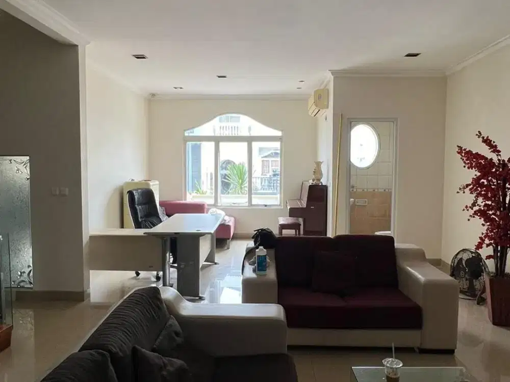 Rumah Florence PIK 8x20 3 Lantai Full Bangunan