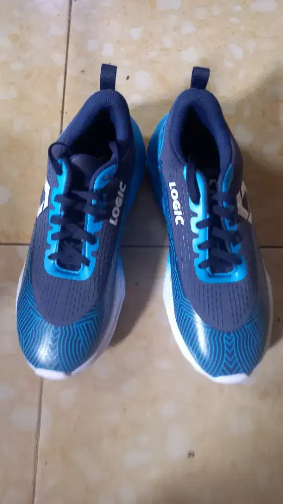 Sepatu Olahraga Running mereka LOGIC
