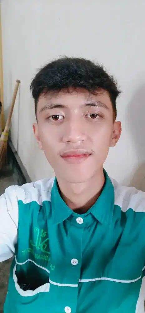 SEDANG MENCARI LOWONGAN KERJA