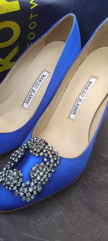 Sepatu hak manolo blahnik