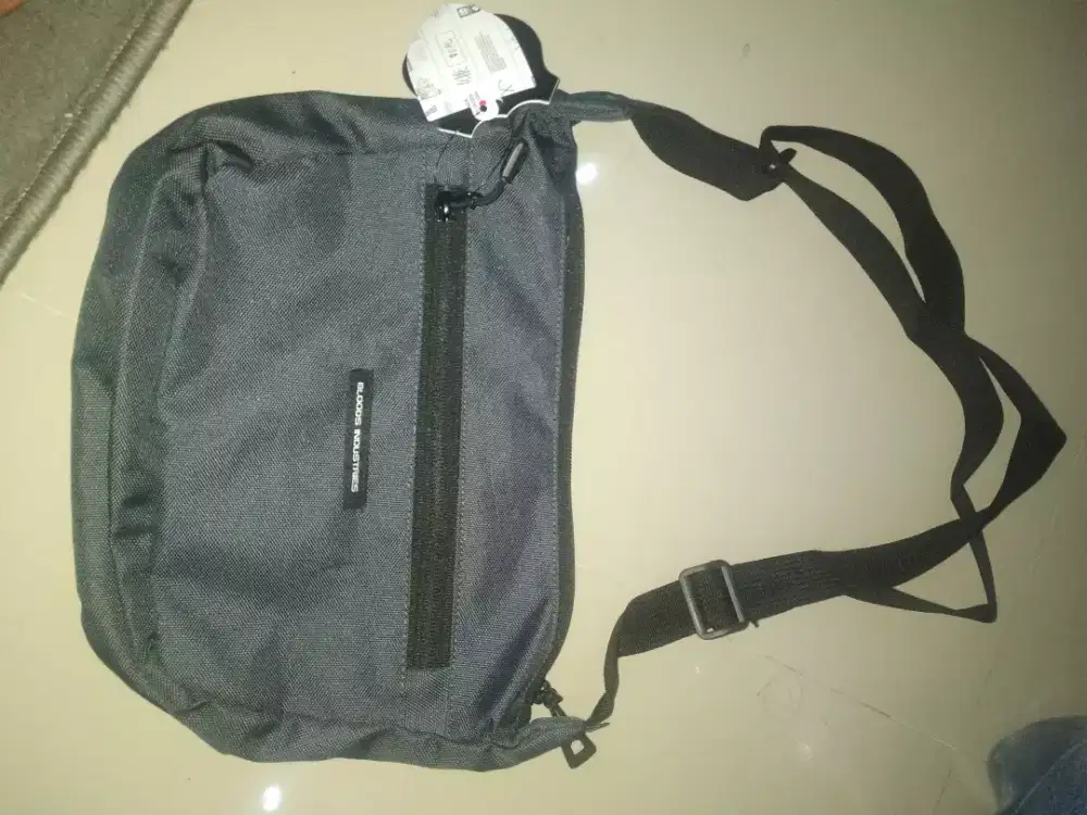 Tas selempang baru