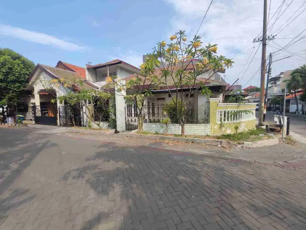 Jual rumah Mulyosari Utara, cocok untuk beberapa rumah