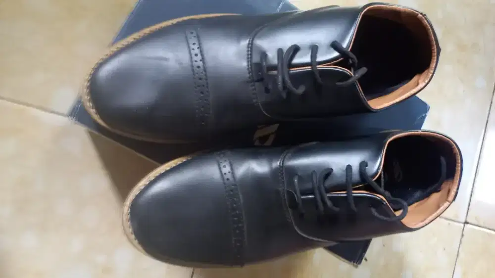 Sepatu formal Oxford merek Footstep Footwear