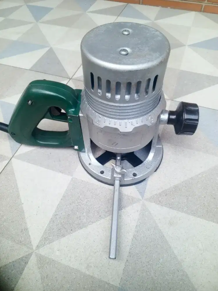 Mesin frofil  besar  untuk kayu