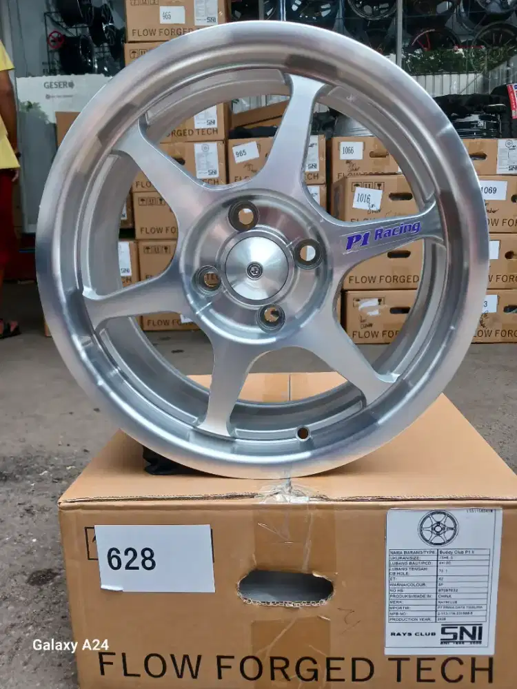 Buddy club P1 racing ring 15 lebar 6,5 pcd 4x100 ET 42 4pcs