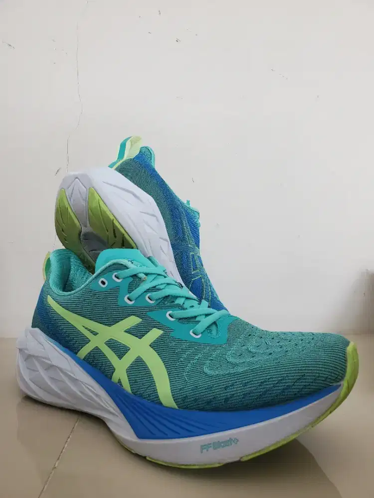 Asics Novablast 4, Size 42,5