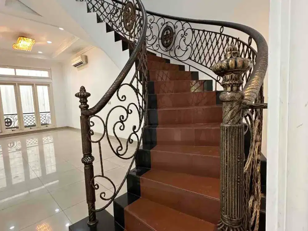 Disewakan Rumah Di Manyar Permai