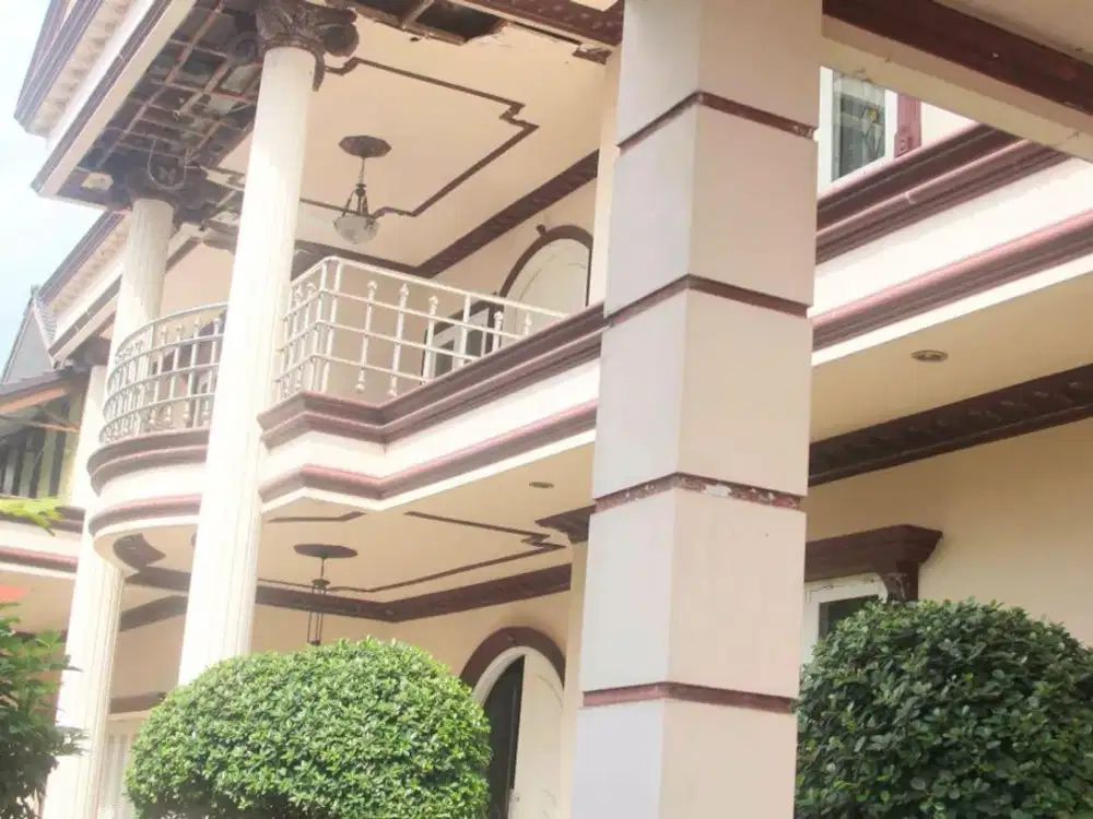 Di jual rumah mewah Strategis dekat fasilitas umum di Cibubur