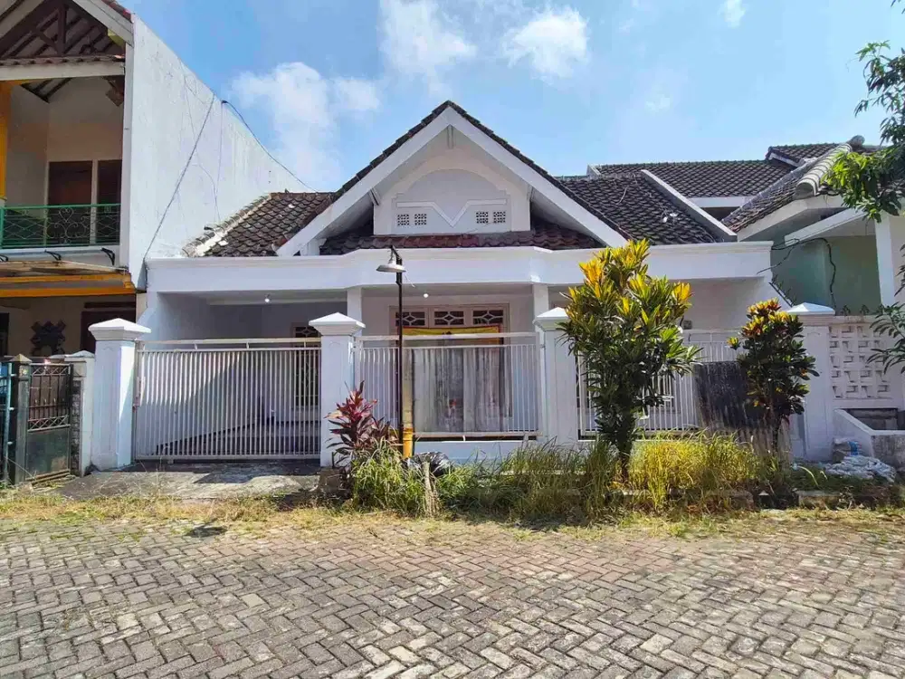 Rumah Bagus Lokasi Nyaman Area Perumahan Poros Jalan Sulfat Blimbing
