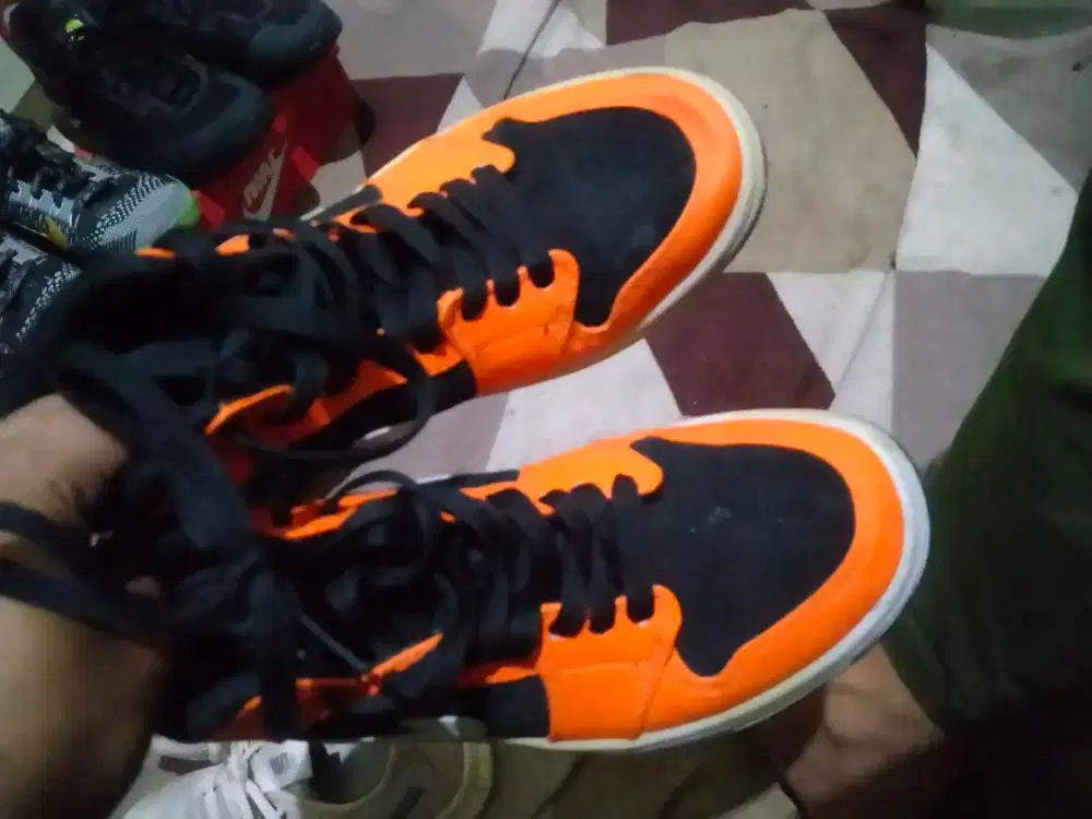 Sepatu basket second legit