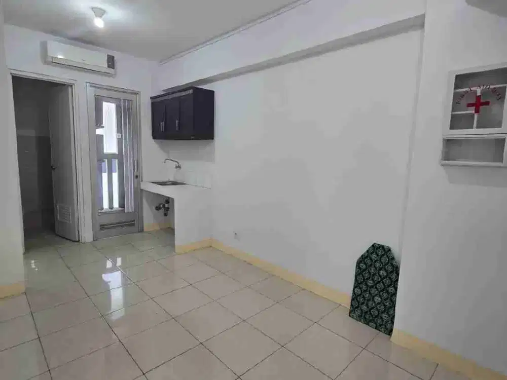 Disewakan Type 2 Bedroom Unfurnished suda ada kitchen seet dan 2 Ac murahh
