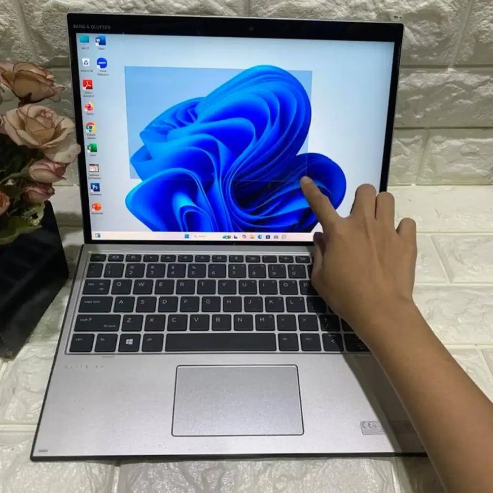 Laptop 2in1 HP Folio X2 Core i5 GEN 11 RAM 8GB/256GB sekolah kerja