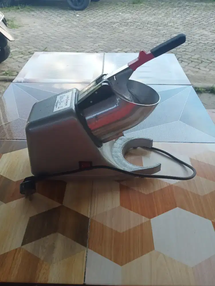 Ice crusher/mesin pembuat es serut