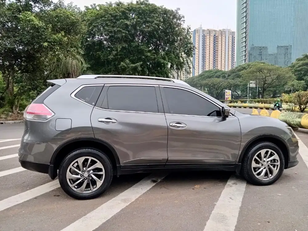 NISSAN X-TRAIL XTRAIL X TRAIL Abu Abu Metalik 2014 Mulus Full Original