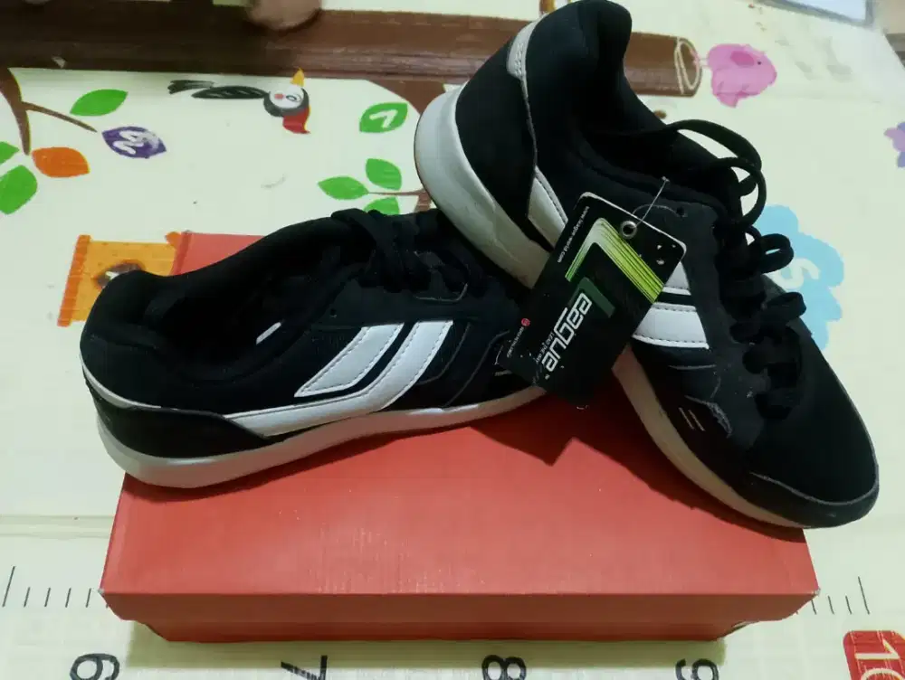 JUAL SEPATU BARU & KONDISI