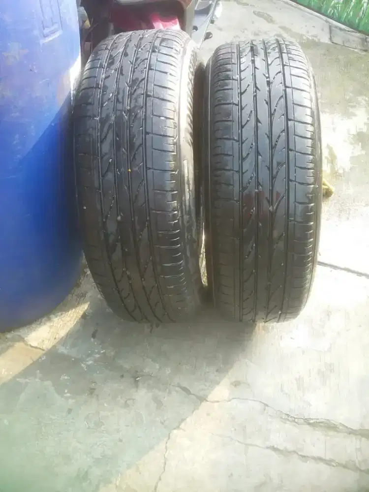 Jual ban 2 pc ukuran 215/60/R17   96H  hrg 600rb nego