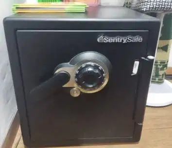 Brankas Sentry Safe