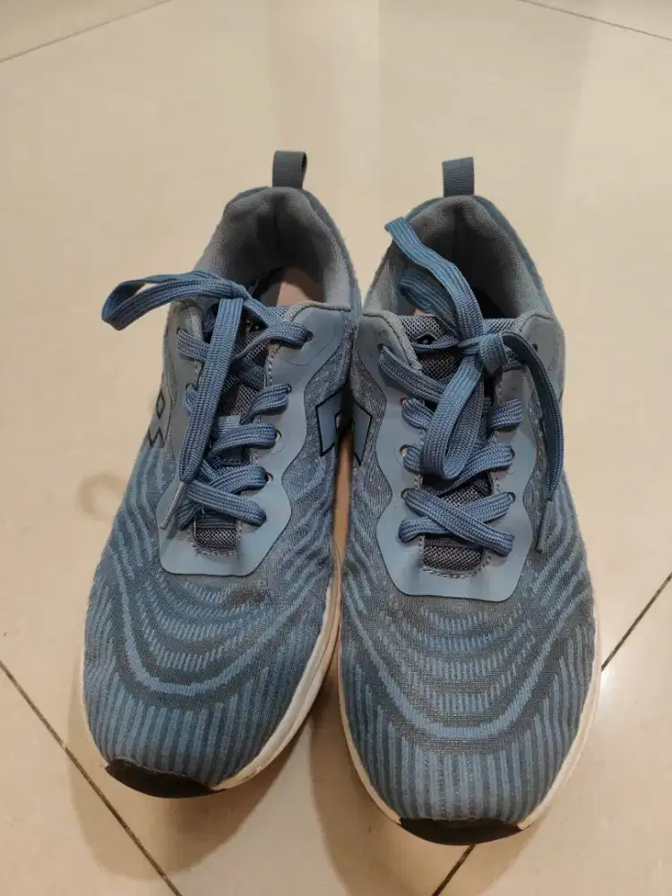 Sepatu Olahraga Lotto Accera
