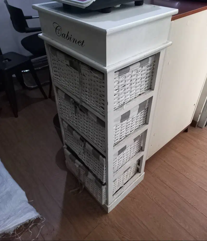 Rak cabinet rotan