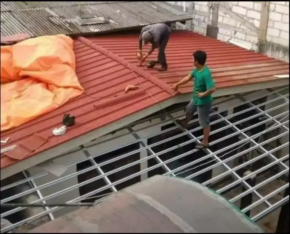 Tukang renovasi atap,atap bocor,dak rembes,kanopi,tlang air,kramik