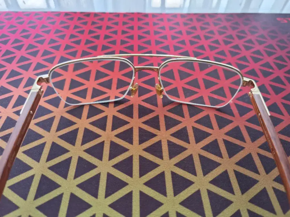 Kacamata emas cartier kombinasi kayu grafir