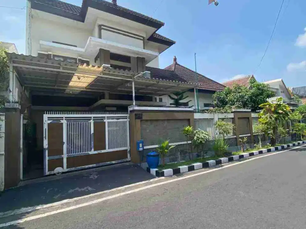 RUMAH MEGAH JALAN BURUNG BURUNG TENGAH KOTA MALANG