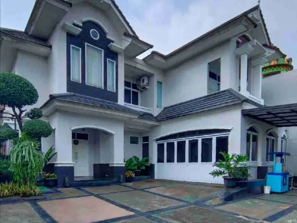 Rumah mewah dengan kolam renang seberang mall AEON kota wisata Cibubur, lokasi super strategis
