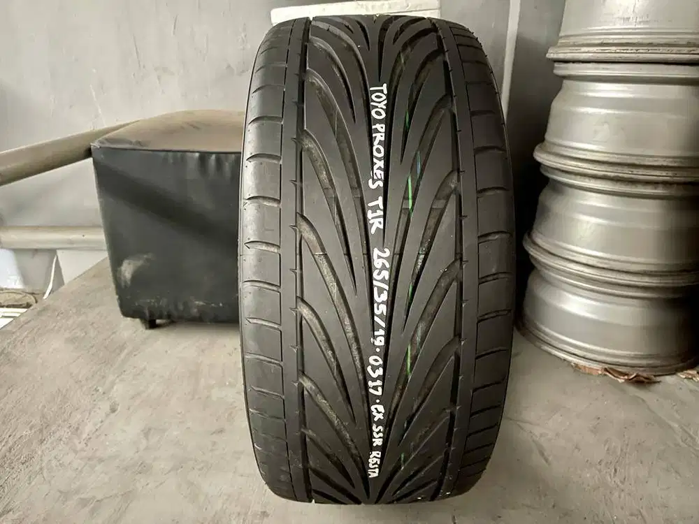 Ban Toyo Proxes T1R 265/35/19 (1 Buah)