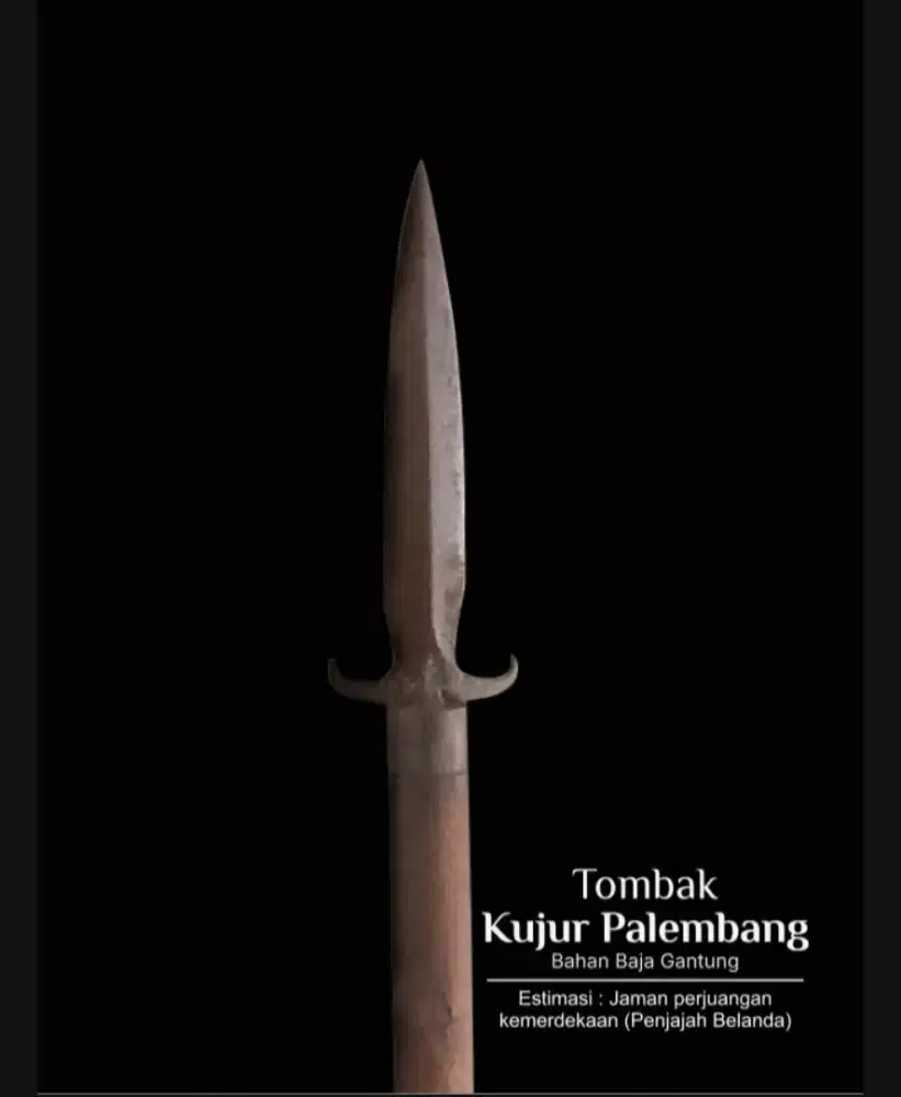 Tombak kujur jaman kemerdekaan Indonesia bilah baja gantung