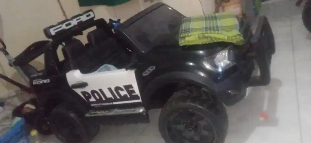 Mobil aki ford Ranger ban karet 12 volt