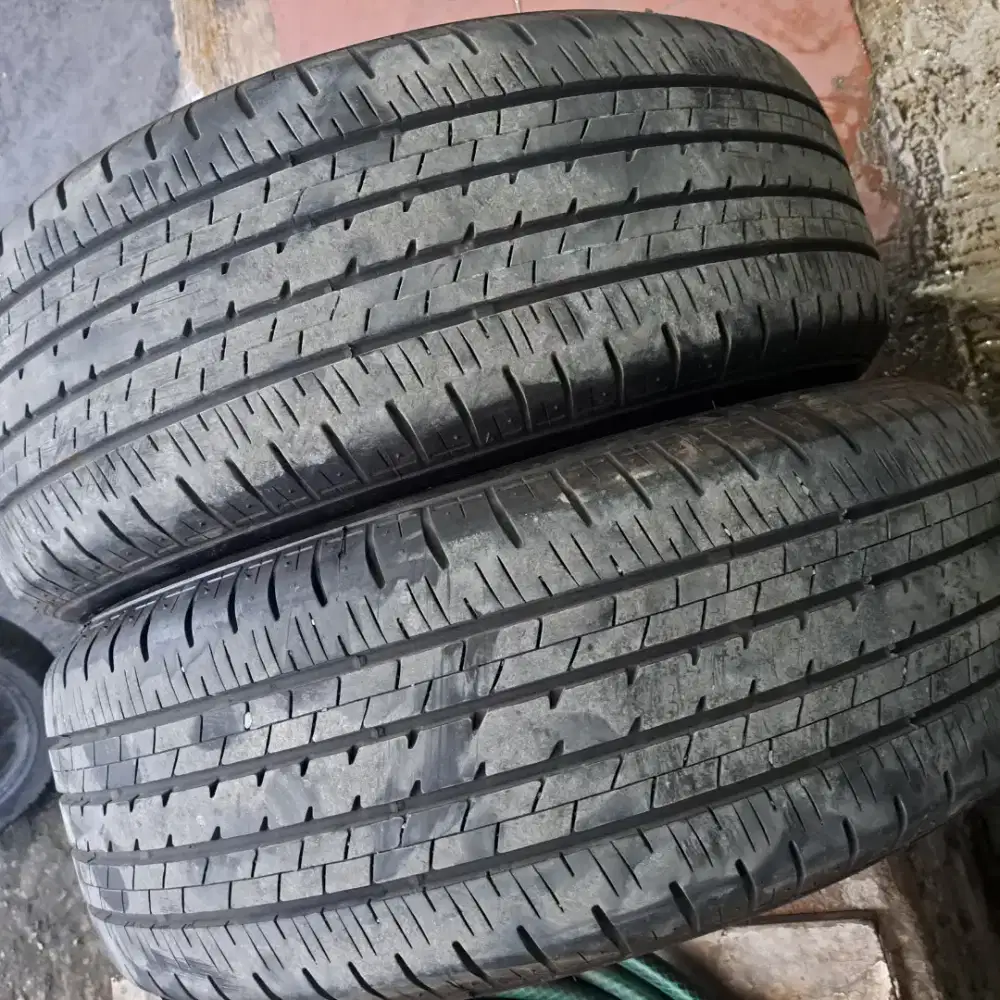 Ban 215 55 17 btidgestone turanza er33 for hrv juke innova venturer