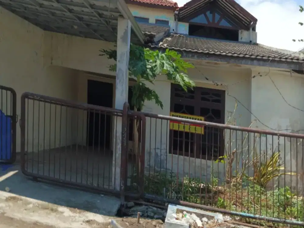 Dijual Rumah Hitung tanah, bangunan utama masih kokoh tidak banyak renov