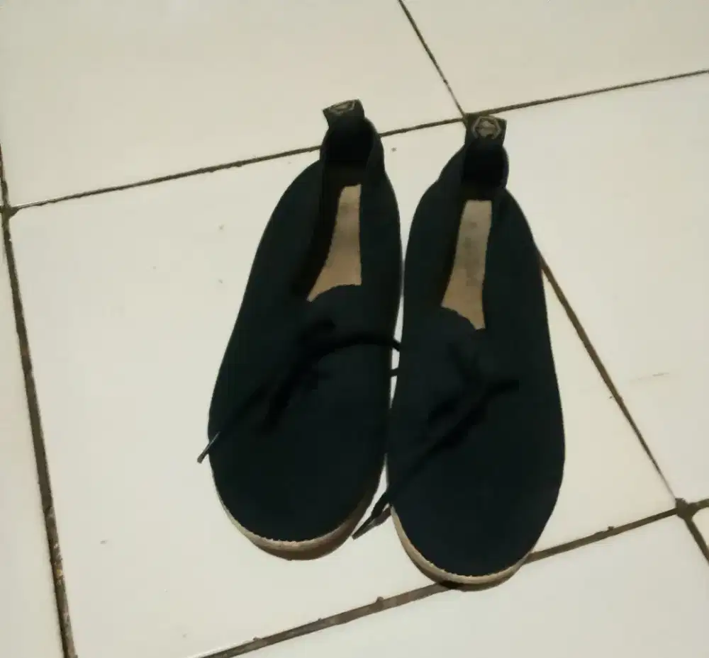 Sepatu santay wanita