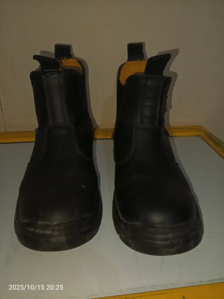 Sepatu Proyek Tolsen