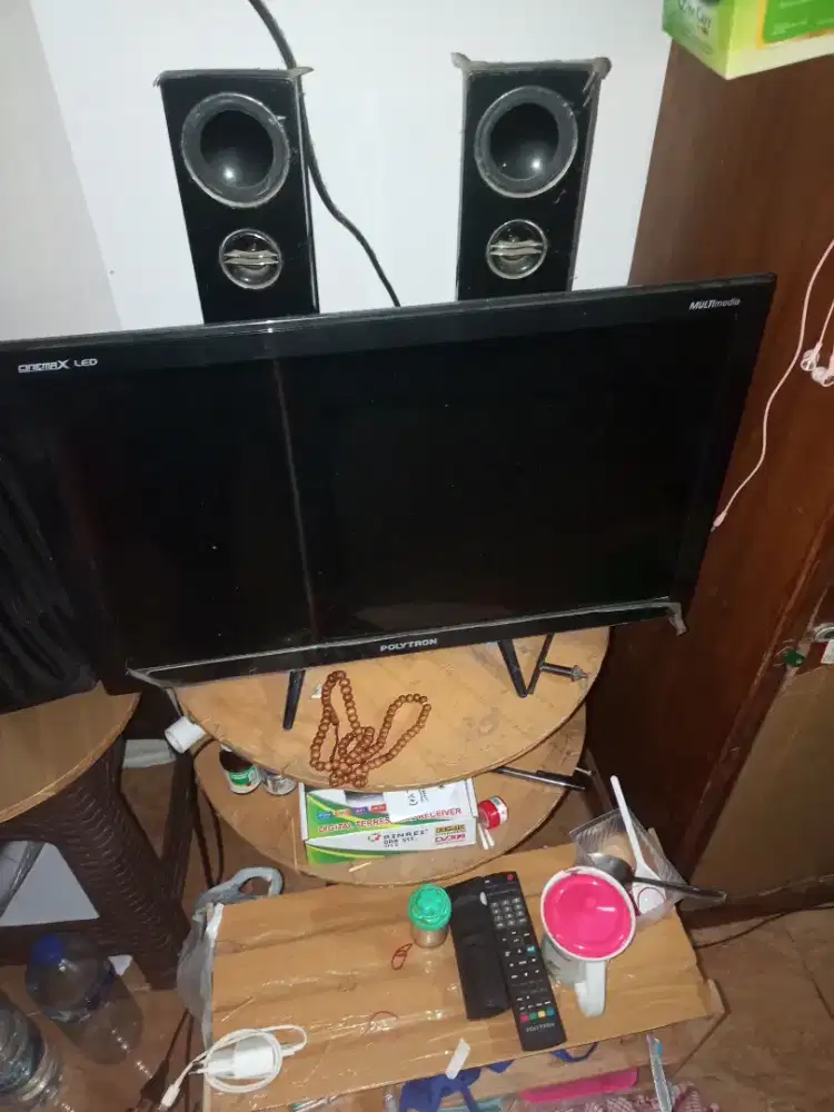 Polytron led.  24 inci di jual. 1set komplit.  Set top box ..