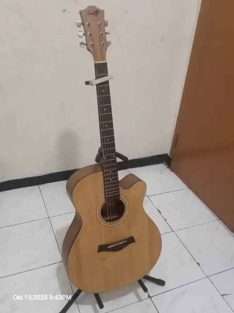 Gitar Cowboy bekas