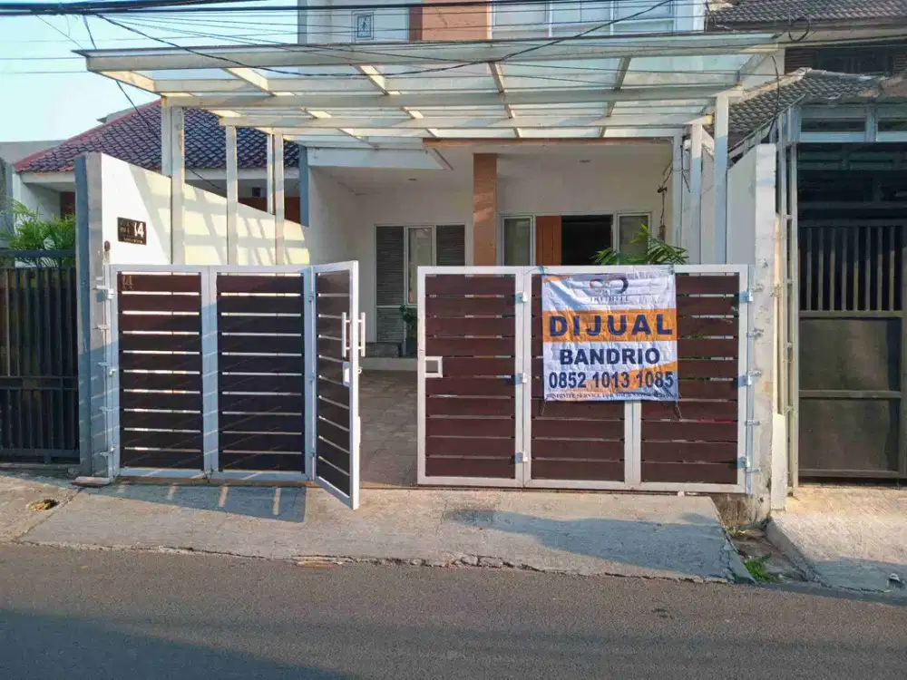 Dijual rumah ,2 lantai, SHM, LT 108m2 LB 225m2, KT 4 , KM 4, Bebas banjir.