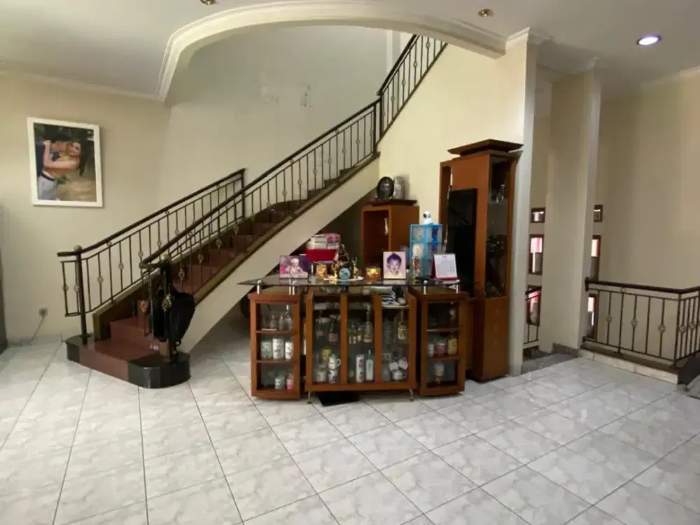 Rumah Mewah Adem Asri di Komp Elite Setraduta Bandung